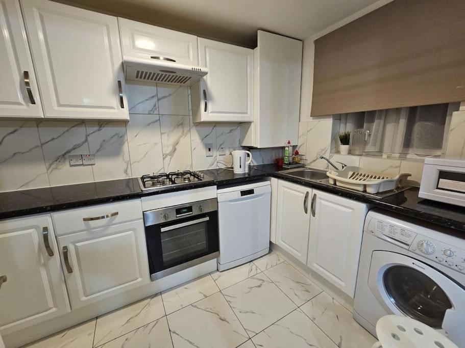 Lovely Flat Close To Shepherd'S Bush Lägenhet London Exteriör bild