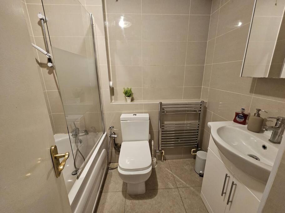 Lovely Flat Close To Shepherd'S Bush Lägenhet London Exteriör bild